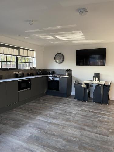 Booking Urban Halstead 5
