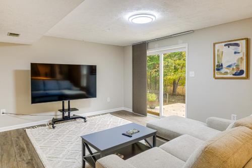 Spacious Family Retreat Near DC Ideal For Groups! Spacious Family Retreat Near DC Ideal For Groups!