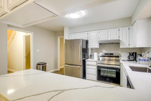 Spacious Family Retreat Near DC Ideal For Groups! Spacious Family Retreat Near DC Ideal For Groups!