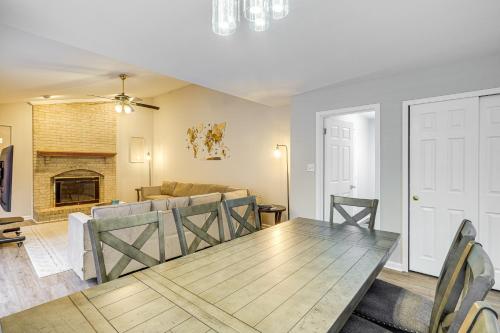 Spacious Family Retreat Near DC Ideal For Groups! Spacious Family Retreat Near DC Ideal For Groups!