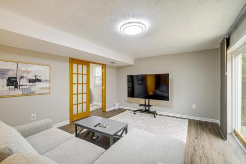 Spacious Family Retreat Near DC Ideal For Groups! Spacious Family Retreat Near DC Ideal For Groups!