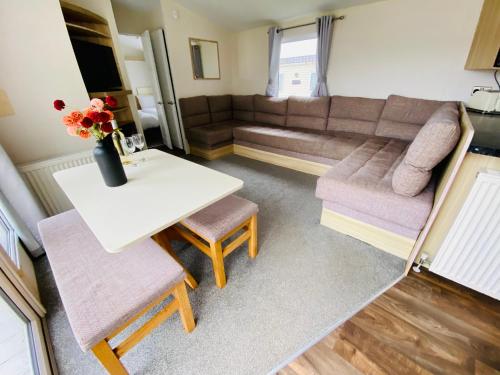 KRESYOW CARAVAN - Newquay Retreat with holiday park facilities on your doorstep