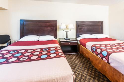 Super 8 by Wyndham Calgary/Airport - image 3