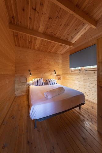 2 bedrooms, 4 beds