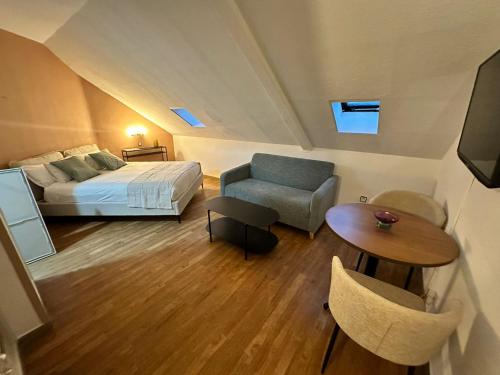 Double Room image 1