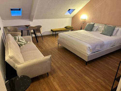 Double Room image 6