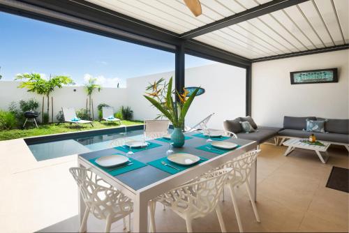 Facilities, Lagon Paradis - 6 Villas individuelles avec Piscine ou Jacuzzi - Loc Voiture Cabriolet ou SUV in Saint-Felix