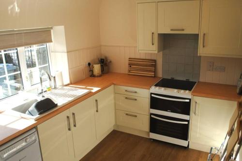 Oxleaze Barn in Broughton Poggs