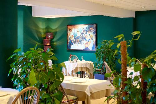 Logis L'Ermitage Hotel & Restaurant - 레스토랑
