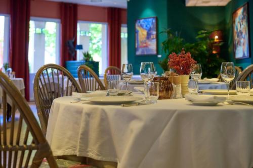 Logis L'Ermitage Hotel & Restaurant - 레스토랑