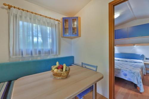 One-Bedroom Bungalow image 6