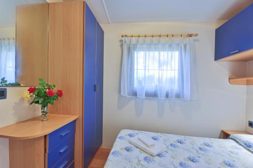 One-Bedroom Bungalow image 8