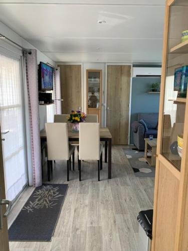 Mobilhome tout confort 40 m2 pour 4 personnes Mobilhome tout confort 40 m2 pour 4 personnes