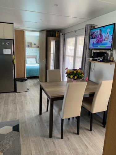 Mobilhome tout confort 40 m2 pour 4 personnes Mobilhome tout confort 40 m2 pour 4 personnes