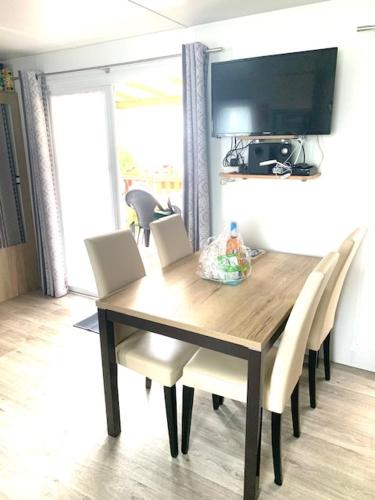 Mobilhome tout confort 40 m2 pour 4 personnes Mobilhome tout confort 40 m2 pour 4 personnes