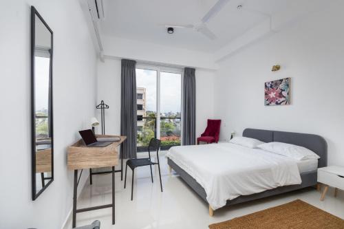 Pendennis Fern - 4-Bedroom Luxury Retreat with Rooftop Pool in Central Colombo - image 8