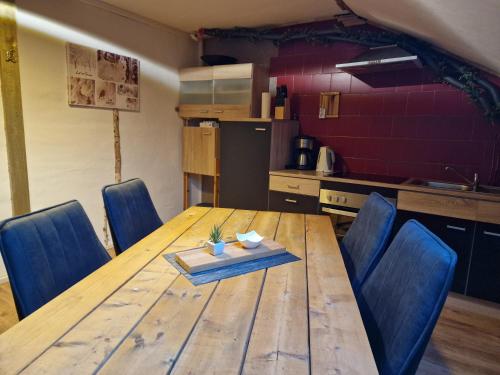 Marburg Apartment geraumiger Lukas in ruhiger Waldrandlage mit Wintergarten 9.5km von Fronhausen entfernt