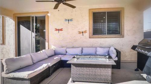 Pet friendly 3br 2ba Private optional heated Pool BBQ grill Golf Clubs close to park