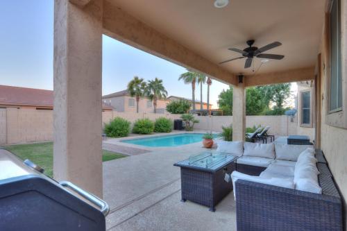 Pet friendly 3br 2ba Private optional heated Pool BBQ grill Golf Clubs close to park