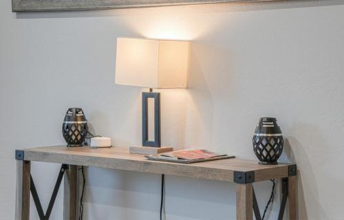 Pet friendly 3br 2ba Private optional heated Pool BBQ grill Golf Clubs close to park