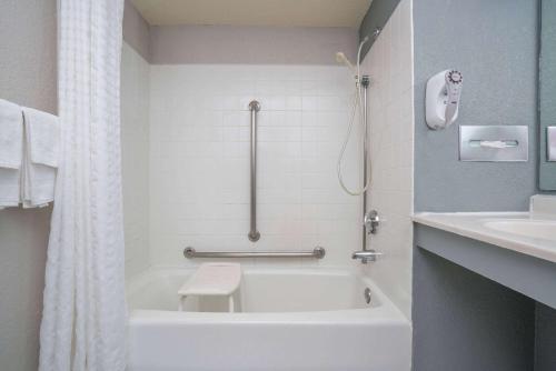 Double Room Bathtub with Grab Bars - Mobility Accessible/Non Smoking