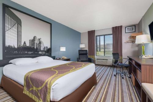 Super 8 by Wyndham Bloomington/Airport in Bloomington, USA
