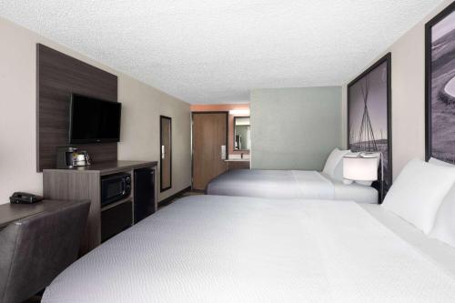 2 queen beds