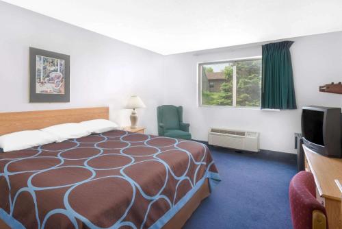 Super 8 by Wyndham Kingston in Kingston, USA