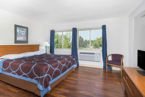 Super 8 by Wyndham Kingston in Kingston, USA