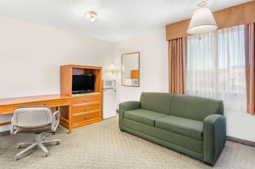 Super 8 by Wyndham Price - image 6