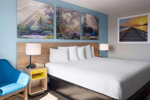 Days Inn by Wyndham Neenah in Neenah, USA