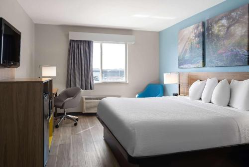 Days Inn by Wyndham Neenah in Neenah, USA