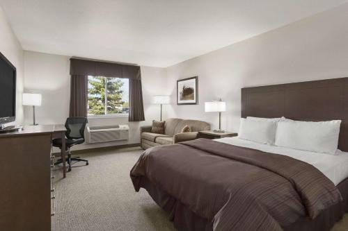 Days Inn by Wyndham Steinbach Room Type - Queen Room - Non-Smoking