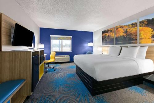 Baymont by Wyndham Fort Smith - image 3