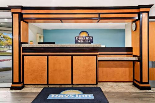 Days Inn & Suites by Wyndham Warren in Warren, USA