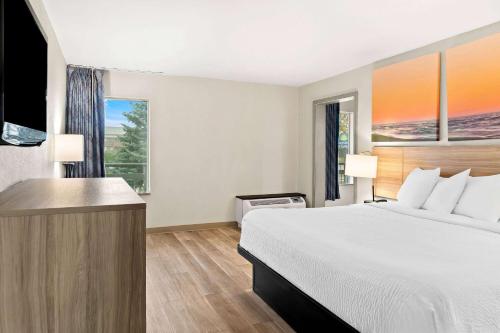 เดย์ อินน์ แอนด์ สวีท บาย วินด์แฮม วอเรน (Days Inn & Suites by Wyndham Warren) in วอร์เรน (MI)