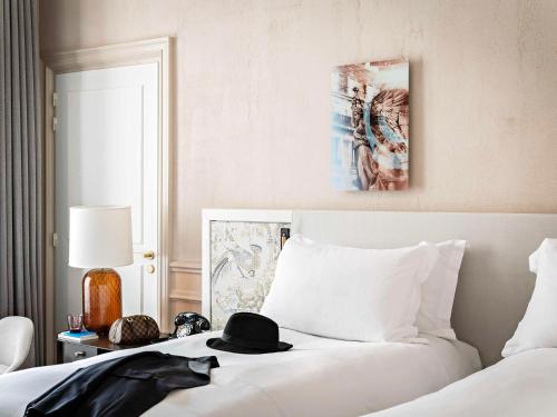 Premium Luxury Single Room with Two Single Beds and Courtyard or Rue Scribe View