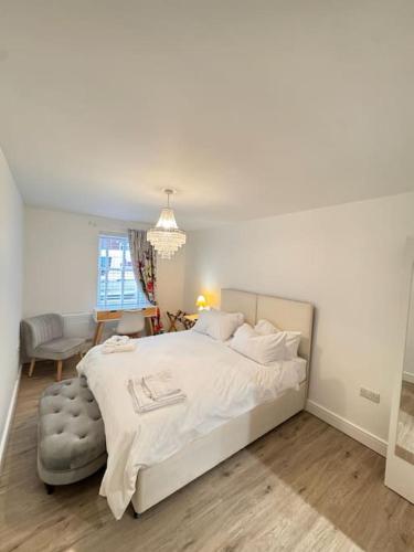 Gorgeous 2 bed apartment with free parking near, Sefton Park, Palm House, Lark Lane, Liverpool and Everton football clubs, Liverpool (photo 3)
