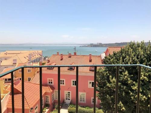 Santos - Upper Loft with River View, Lisboa