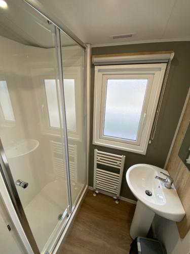 Ванна кімната, 3 Bedroom - Stunning Caravan in Coastal Eyemouth in Аймут