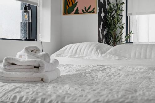 The Dazzling Two-Bedroom Two-Bath Suite in Cambridge in Cambridge, USA