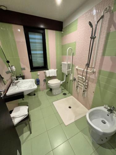 room detail thumbnail 2