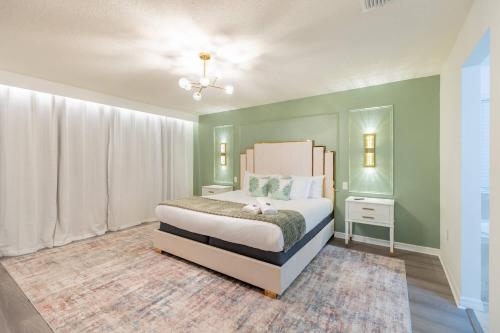 Family 4br House w Pool near to Disney Much More in Kissimmee, USA