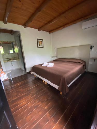 Hotel Cristobal de Colón – Colón, FL