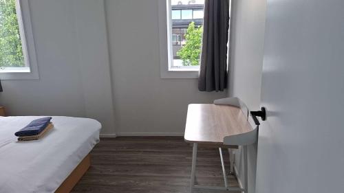 9 Beds including 3 Double Beds, 4 Single Beds, 2 Sofa Bed, Suite 1, 37 Totara Avenue, New Lynn, Auckland (photo 5)