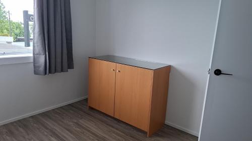 9 Beds including 3 Double Beds, 4 Single Beds, 2 Sofa Bed, Suite 1, 37 Totara Avenue, New Lynn, Auckland (photo 10)