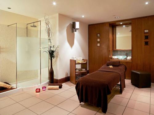 Mercure Cardiff Holland House Hotel & Spa - image 11
