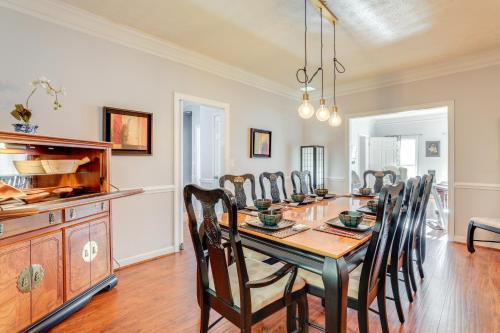 about 30 Mi to Atlanta - The Wellness Manor with Deck! in Snellville, USA