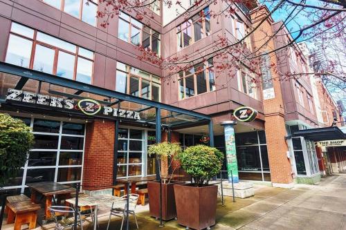 Walker Paradise #2 with 1 Permitted street parking in front or around zone #26, Seattle