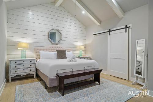 Spacious 3BR Oasis w Pool and Patio Pet Friendly in Austin, USA